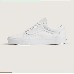 Vans Unisex Old Skool Low Top Sneakers Size Men’s 4 Women’s 5.5 Color White